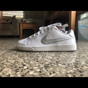 Nike Court Royale size 8w